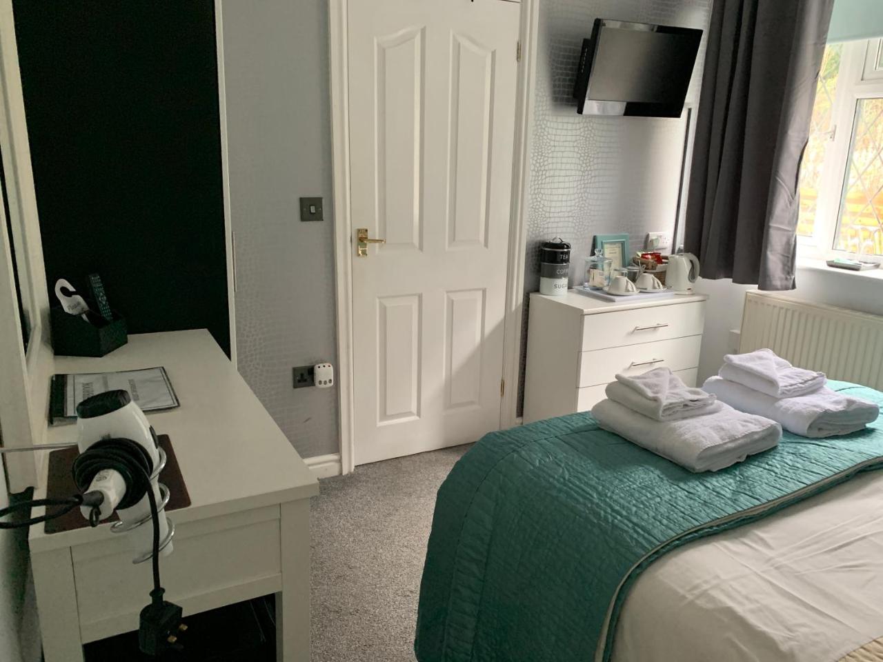 Ashbrook Bed And Breakfast Llandudno Bagian luar foto