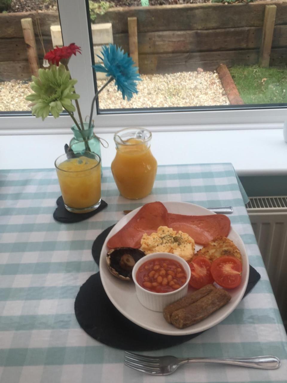 Ashbrook Bed And Breakfast Llandudno Bagian luar foto